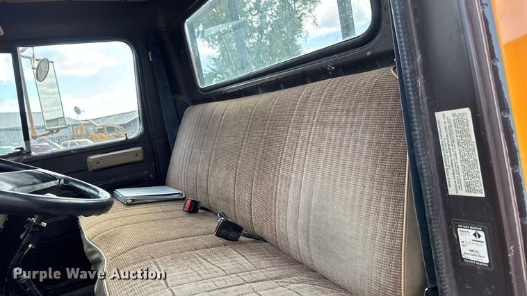 image for item EA1957 1990 International 4700 dump flatbed truck