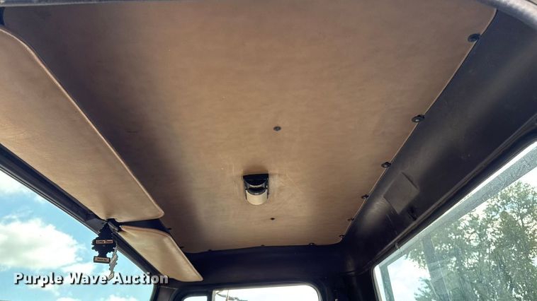 image for item EA1957 1990 International 4700 dump flatbed truck