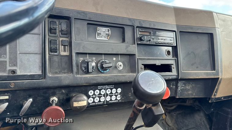 image for item EA1957 1990 International 4700 dump flatbed truck