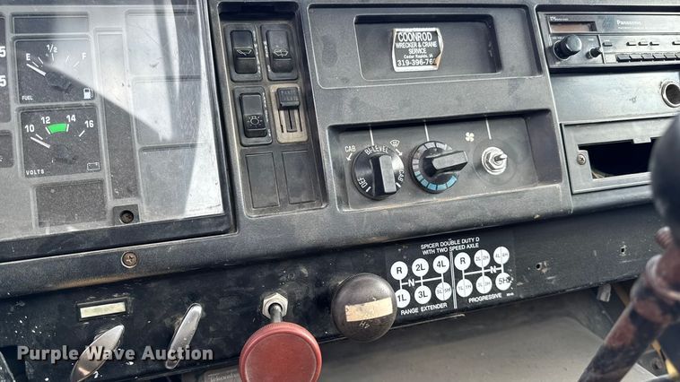 image for item EA1957 1990 International 4700 dump flatbed truck