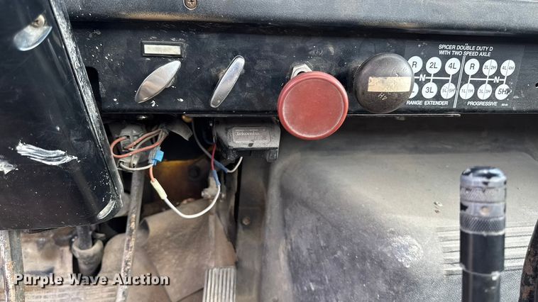 image for item EA1957 1990 International 4700 dump flatbed truck