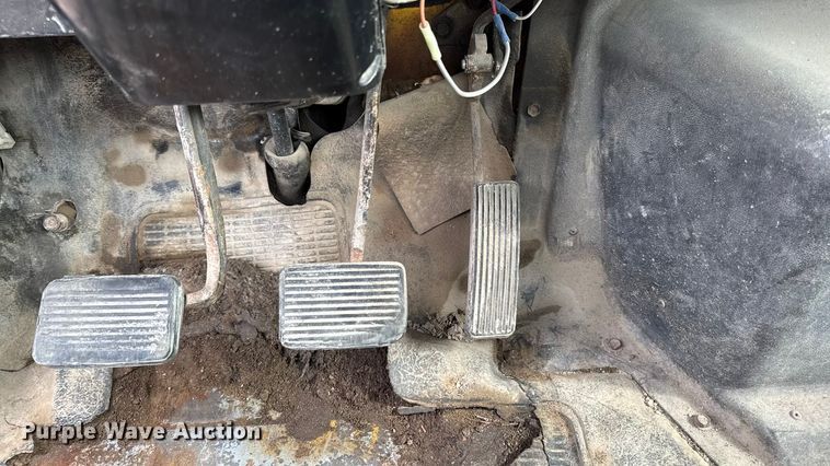 image for item EA1957 1990 International 4700 dump flatbed truck