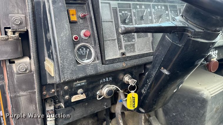 image for item EA1957 1990 International 4700 dump flatbed truck