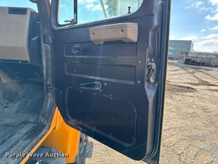 image for item EA1957 1990 International 4700 dump flatbed truck