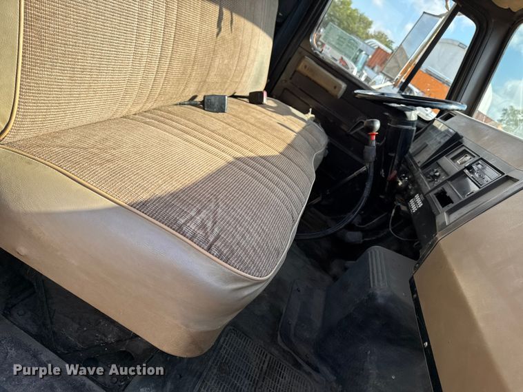 image for item EA1957 1990 International 4700 dump flatbed truck