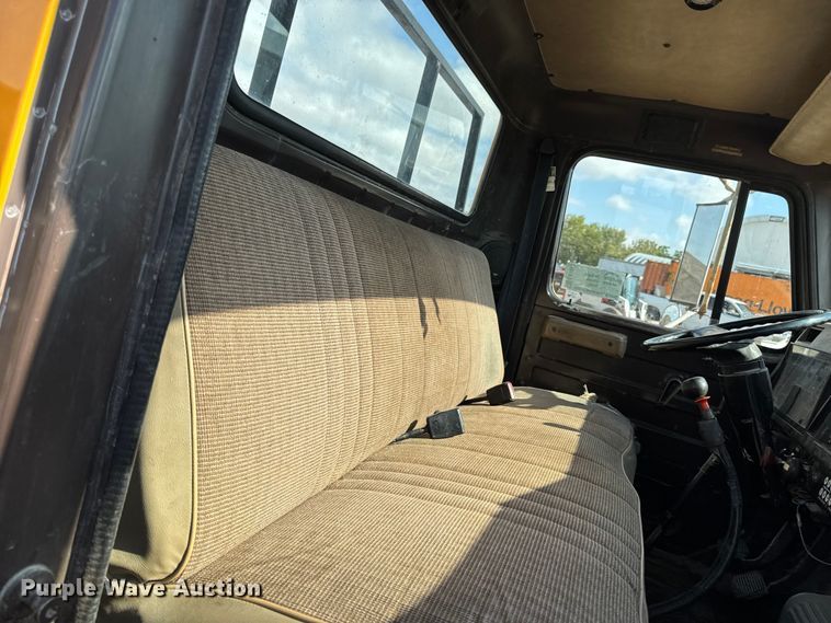 image for item EA1957 1990 International 4700 dump flatbed truck