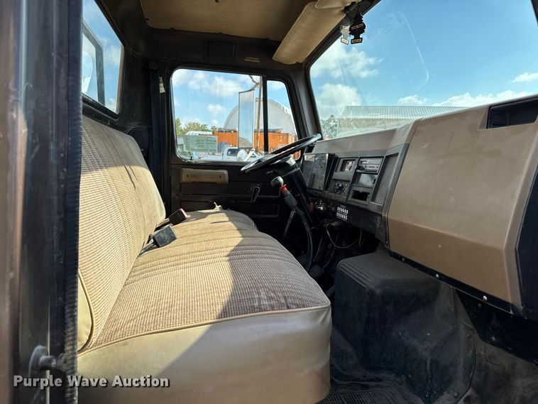 image for item EA1957 1990 International 4700 dump flatbed truck