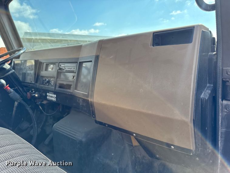 image for item EA1957 1990 International 4700 dump flatbed truck