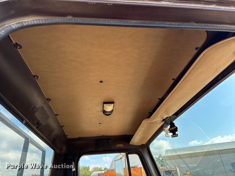 image for item EA1957 1990 International 4700 dump flatbed truck