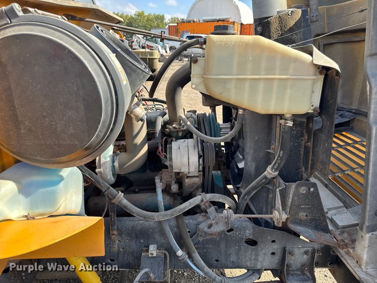 image for item EA1957 1990 International 4700 dump flatbed truck