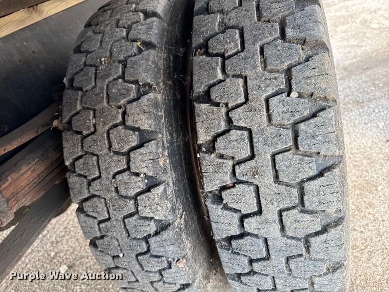 image for item EA1957 1990 International 4700 dump flatbed truck