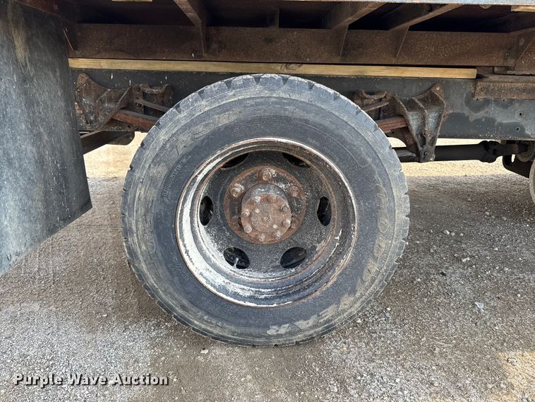 image for item EA1957 1990 International 4700 dump flatbed truck