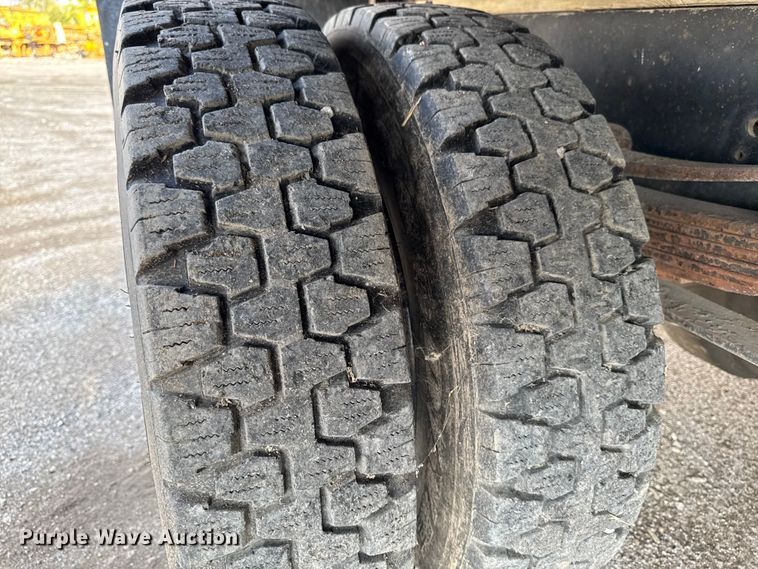 image for item EA1957 1990 International 4700 dump flatbed truck