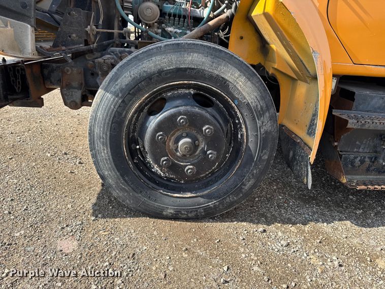 image for item EA1957 1990 International 4700 dump flatbed truck