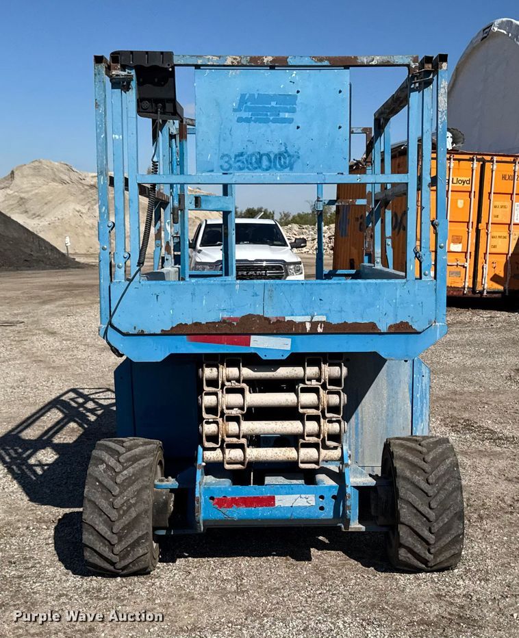 image for item EA1958 2007 Genie GS-2668 scissor lift