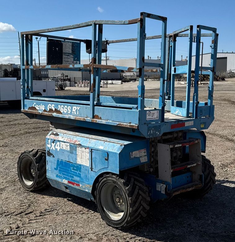 image for item EA1958 2007 Genie GS-2668 scissor lift