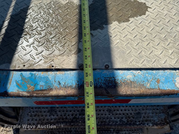 image for item EA1958 2007 Genie GS-2668 scissor lift