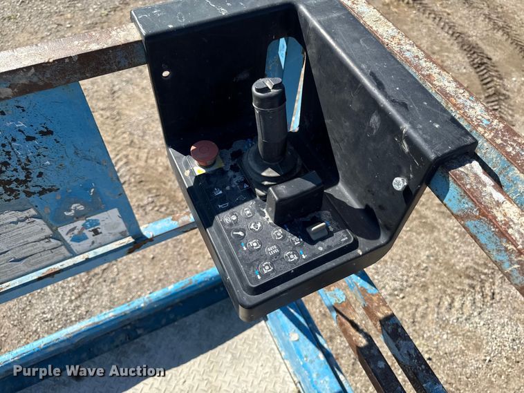 image for item EA1958 2007 Genie GS-2668 scissor lift