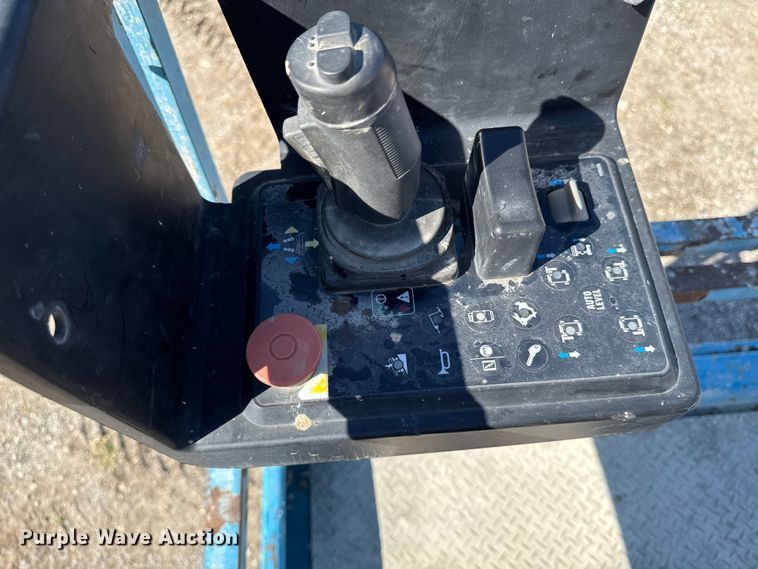 image for item EA1958 2007 Genie GS-2668 scissor lift