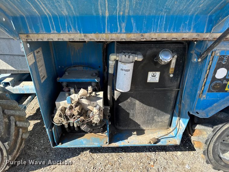 image for item EA1958 2007 Genie GS-2668 scissor lift