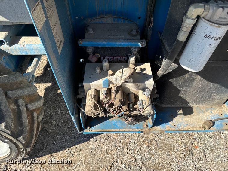 image for item EA1958 2007 Genie GS-2668 scissor lift