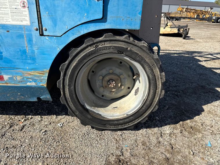 image for item EA1958 2007 Genie GS-2668 scissor lift