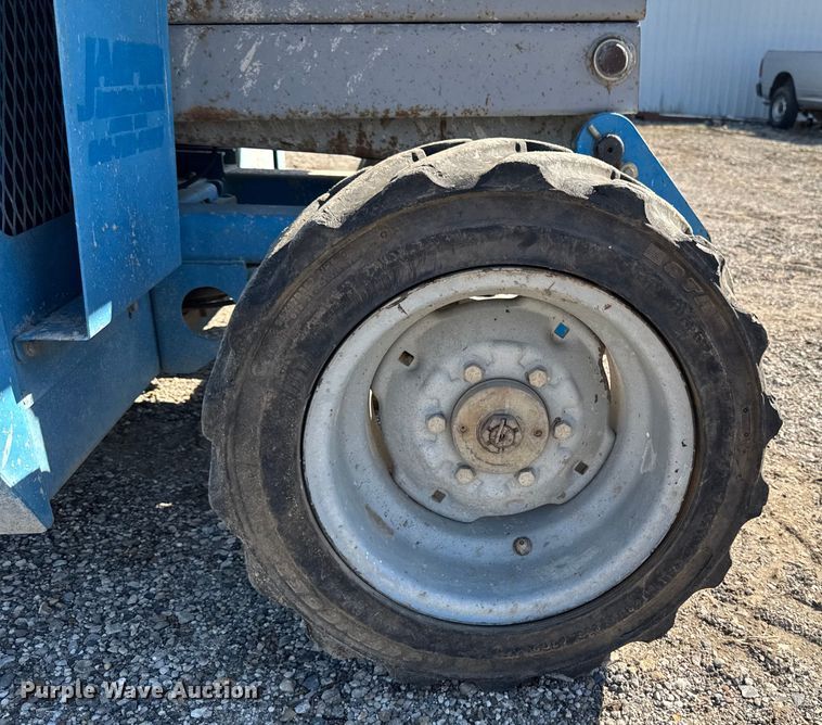 image for item EA1958 2007 Genie GS-2668 scissor lift