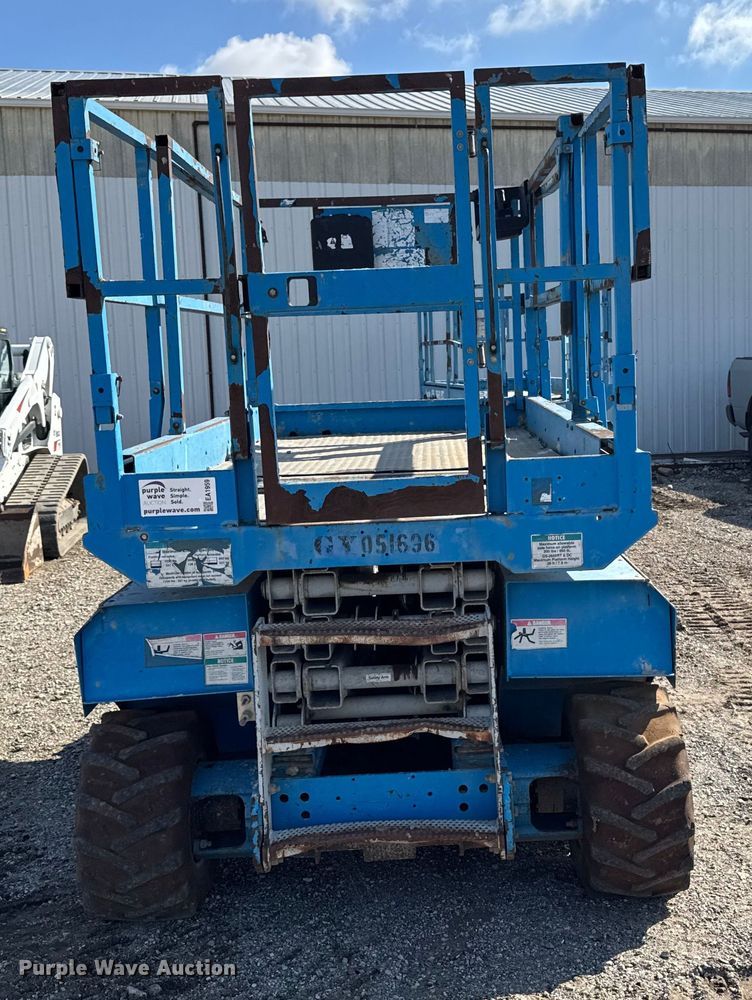 image for item EA1959 2006 Genie GS-2668 RT scissor lift