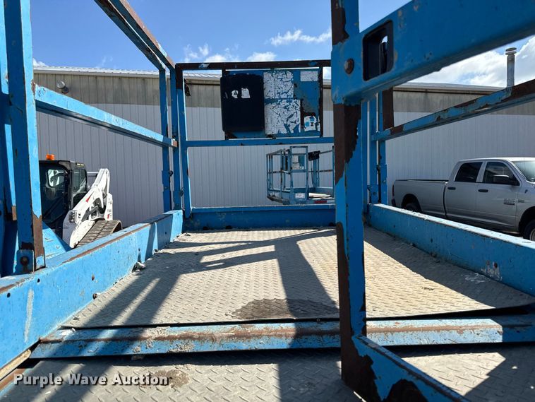 image for item EA1959 2006 Genie GS-2668 RT scissor lift