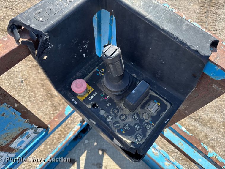 image for item EA1959 2006 Genie GS-2668 RT scissor lift