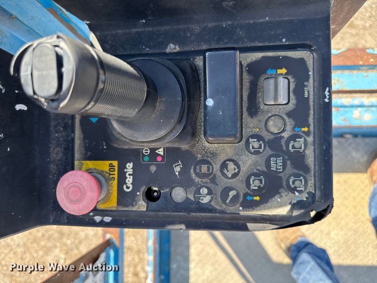 image for item EA1959 2006 Genie GS-2668 RT scissor lift