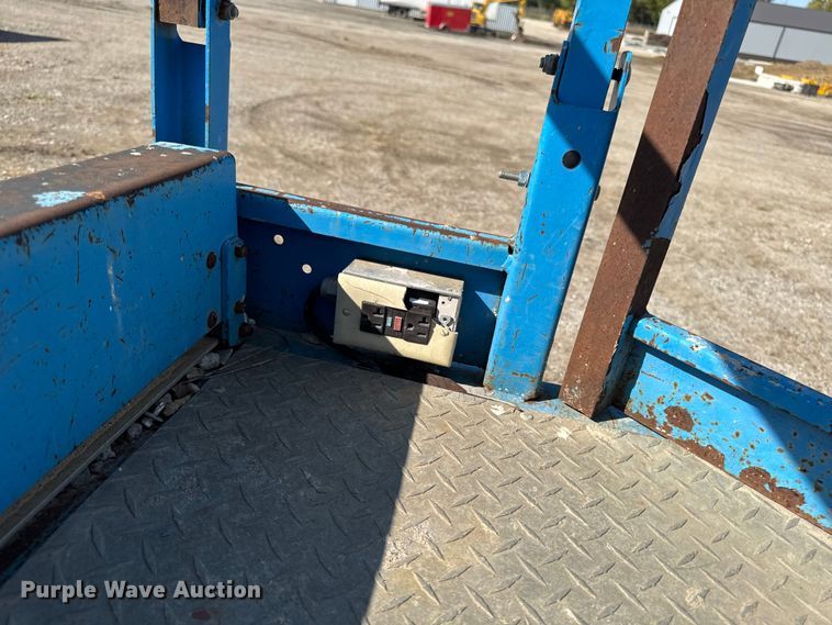 image for item EA1959 2006 Genie GS-2668 RT scissor lift