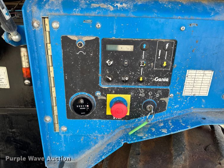 image for item EA1959 2006 Genie GS-2668 RT scissor lift