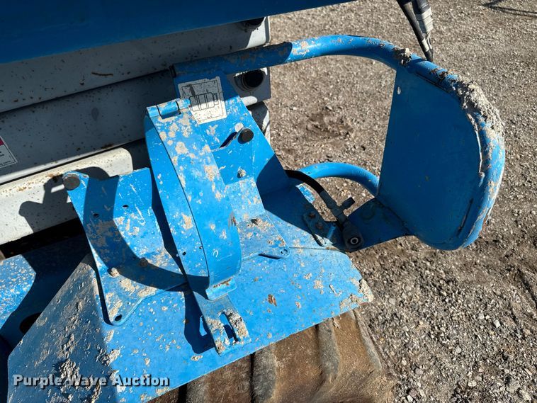 image for item EA1959 2006 Genie GS-2668 RT scissor lift