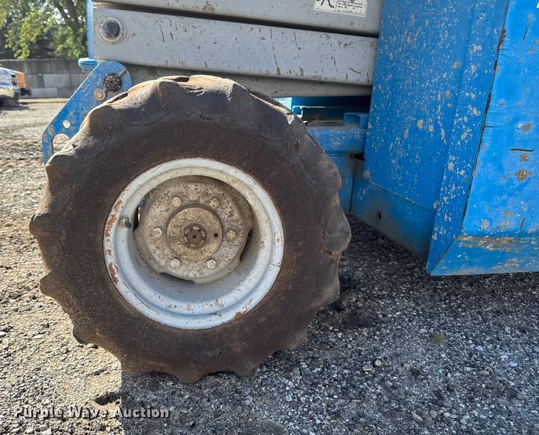 image for item EA1959 2006 Genie GS-2668 RT scissor lift