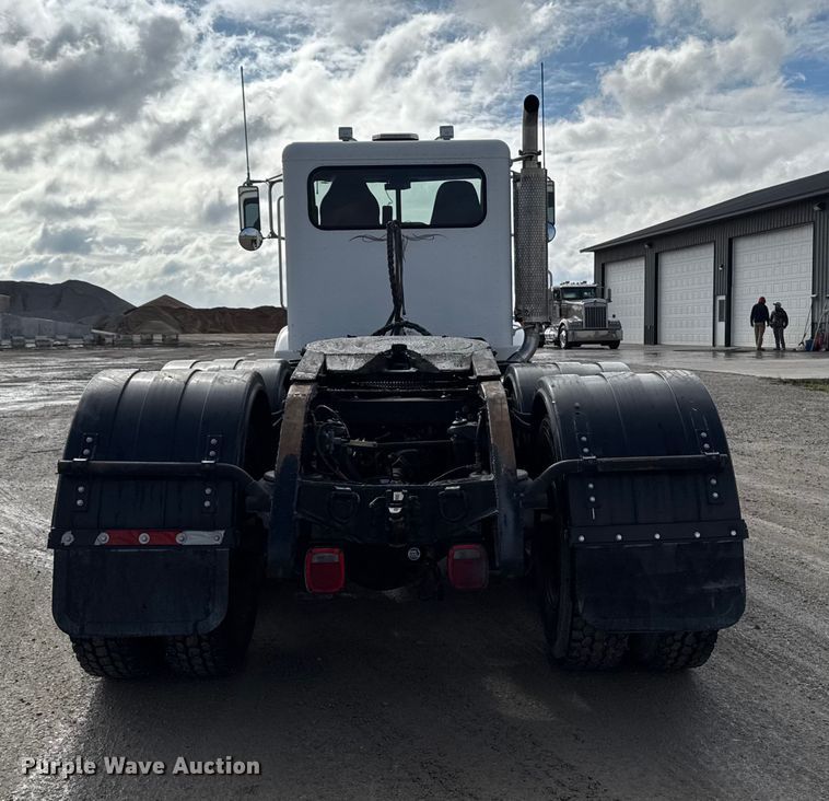 image for item EA1978 2006 Peterbilt 385 semi truck