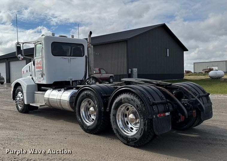 image for item EA1978 2006 Peterbilt 385 semi truck