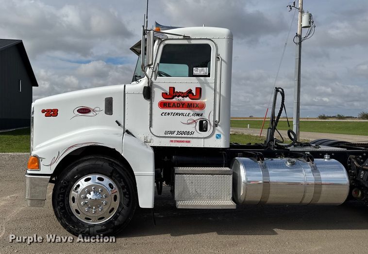 image for item EA1978 2006 Peterbilt 385 semi truck