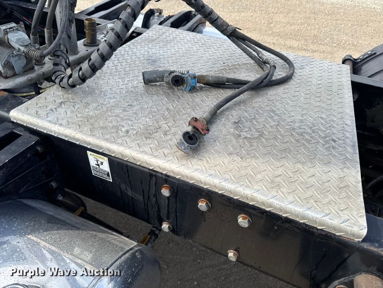 image for item EA1978 2006 Peterbilt 385 semi truck