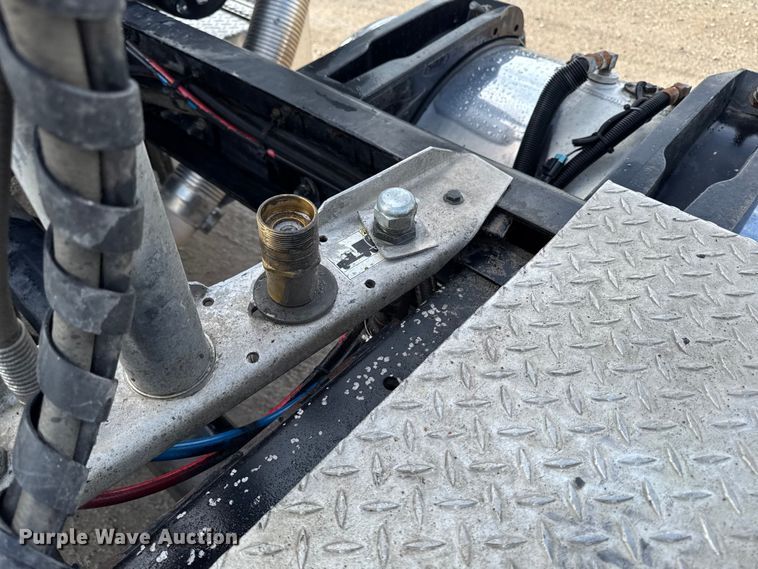 image for item EA1978 2006 Peterbilt 385 semi truck