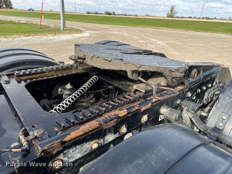 image for item EA1978 2006 Peterbilt 385 semi truck