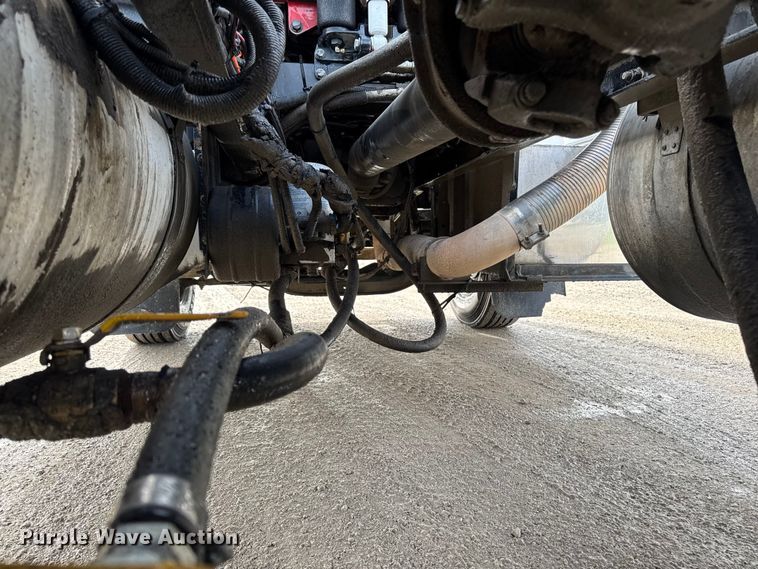 image for item EA1978 2006 Peterbilt 385 semi truck