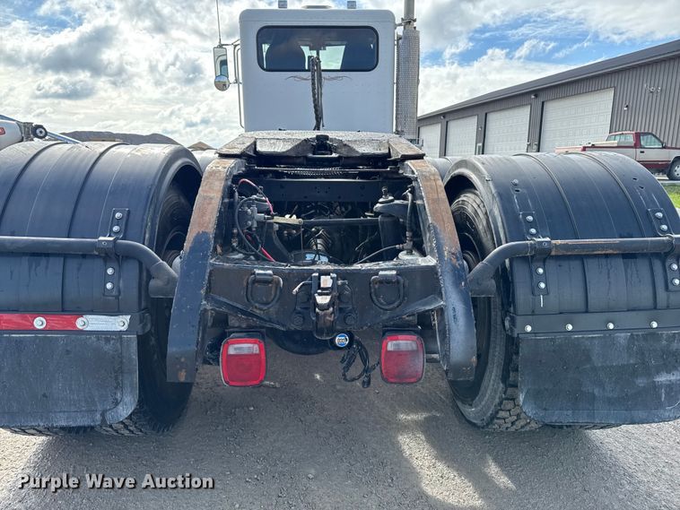 image for item EA1978 2006 Peterbilt 385 semi truck