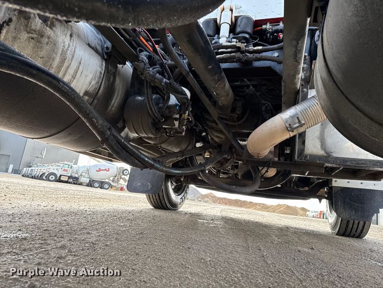 image for item EA1978 2006 Peterbilt 385 semi truck