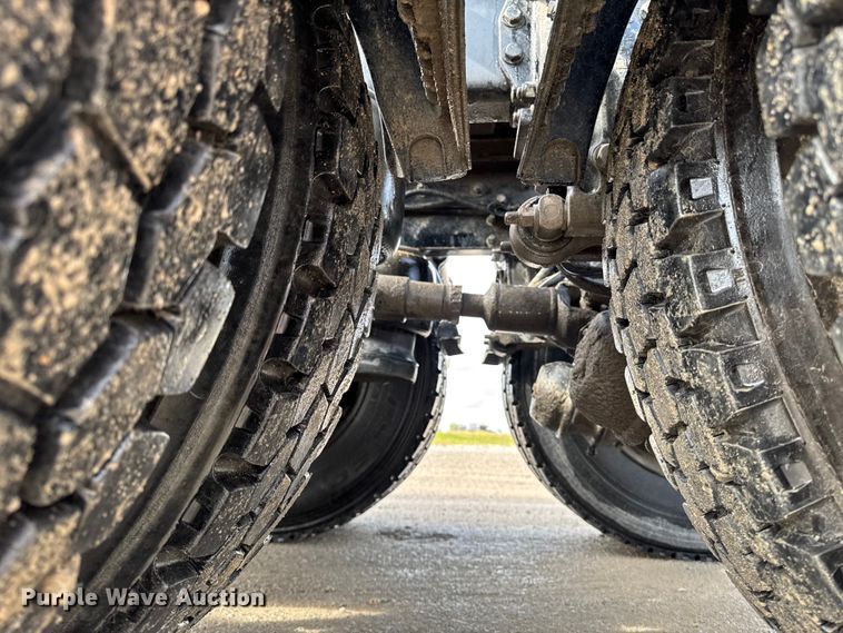 image for item EA1978 2006 Peterbilt 385 semi truck