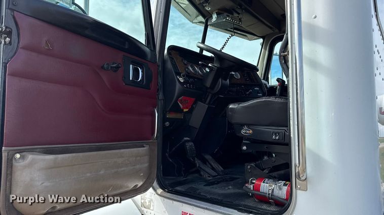 image for item EA1978 2006 Peterbilt 385 semi truck