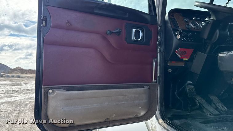 image for item EA1978 2006 Peterbilt 385 semi truck