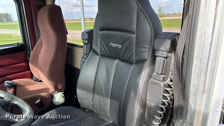 image for item EA1978 2006 Peterbilt 385 semi truck