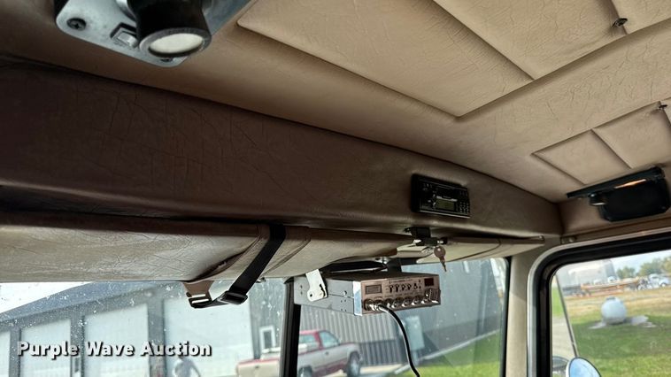 image for item EA1978 2006 Peterbilt 385 semi truck