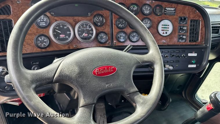 image for item EA1978 2006 Peterbilt 385 semi truck
